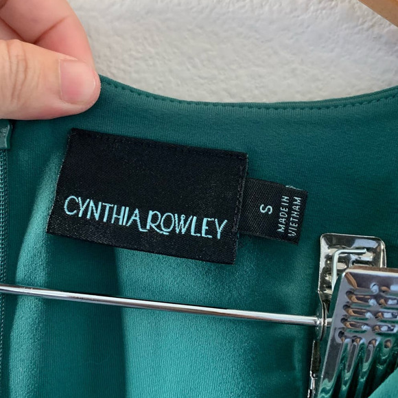 CYNTHIA ROWLEY V-Neck Zipped Up Back Dress - Picture 3 of 4